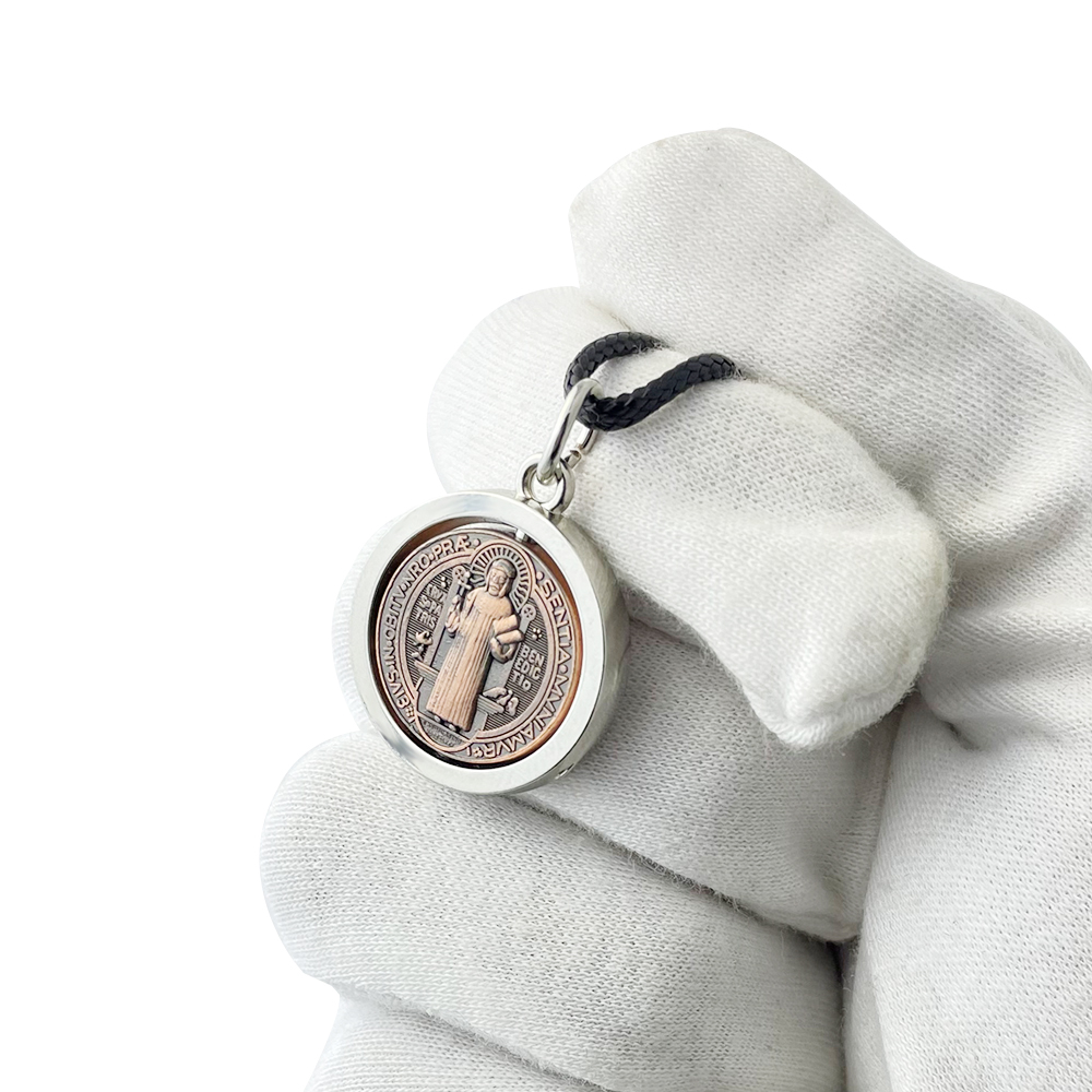 Nuevo Collar con Medalla de Sa - The Jewelry & Watches reseña y precio